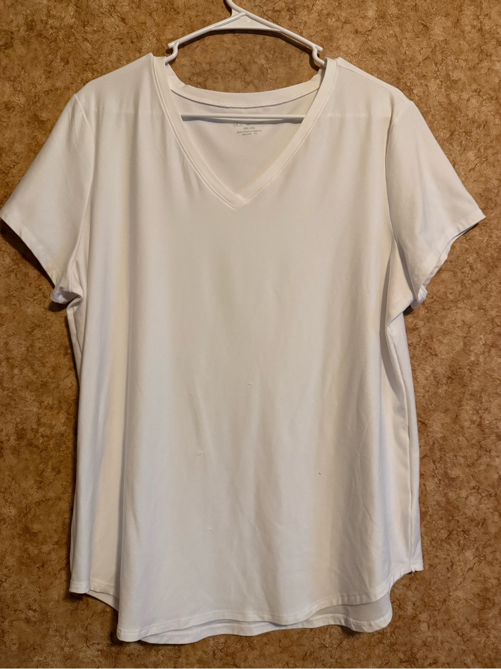 No Boundaries White V-Neck Short Sleeve Tee